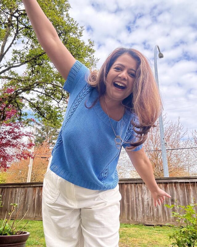 🩵🩵🩵

And one more picture because the Springline Tee by @samantha_guerin_design makes me so excited for summer  and being silly is always fun☀️

Yarn: Pure Silk from @knittingforolive in “Poppy Blue” from @blacksheepyarns 

#SpringlineTee #slowfashion #testknit #samanthaguerindesigns #knittersofinstagram #celebratehandmade #summerknits #igknitters #knittingforolive #modernmaker #bipocmakers