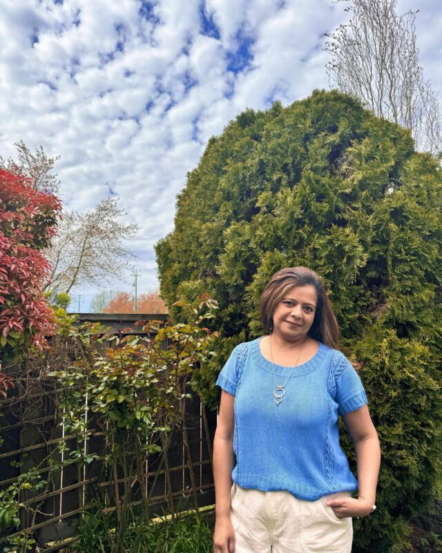 Springline Tee💙

Happy release day for this lovely warm-weather knit.  Springline Tee is the latest design by @samantha_guerin_design ✨

The perfect addition to my spring/summer handmade wardrobe, the Springline Tee is a drop shoulder pattern that features an easy to memorize lace repeat which flows perfectly from the shoulder join. The fit on this top is breezy and light. Samantha has written an amazing pattern with so many thoughtful details. 

Make sure to check out all the lovely versions of the #SpringlineTee by the other testers.

Yarn: Pure Silk from @knittingforolive in “Poppy Blue” which is the perfect summer yarn. Yarn is from @blacksheepyarns

#SpringlineTee #slowfashion #testknit #samanthaguerindesigns #knittersofinstagram #celebratehandmade #summerknits #igknitters #knittingforolive #modernmaker #bipocmakers